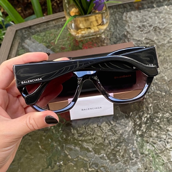 Balenciaga Black Logo Sunglasses - Picture 14 of 16